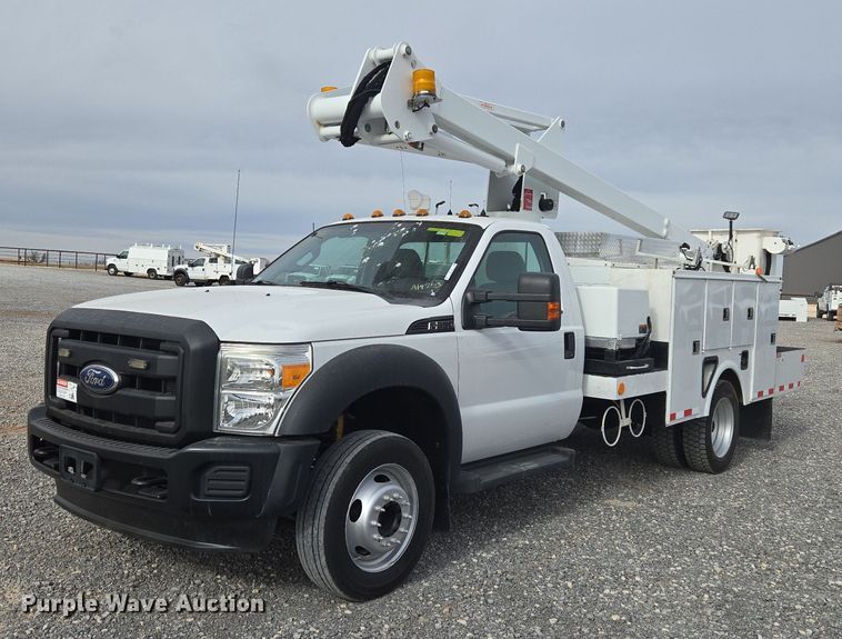 2012 Ford F550 Super Duty XL bucket truck - ET1132