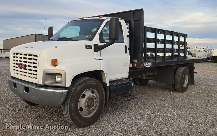 2005 GMC C6500 flatbed truck - ET1133