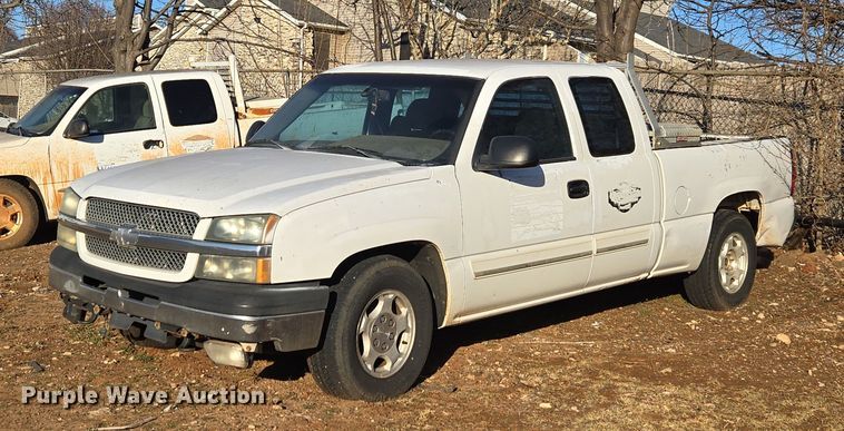 2004 Chevrolet Silverado 1500 Ext. Cab pickup truck - ET1181