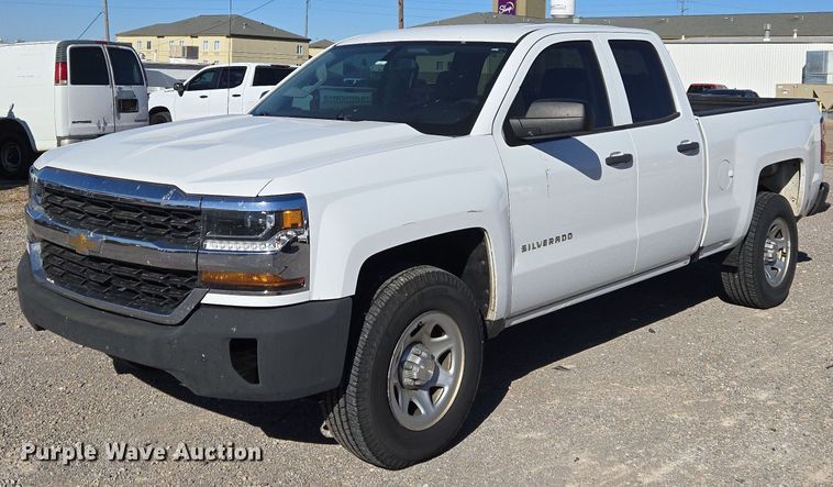 2019 Chevrolet Silverado 1500 Ext. Cab pickup truck - ET1182