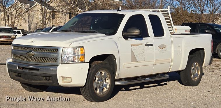 2011 Chevrolet Silverado 1500 Ext. Cab pickup truck - ET1190