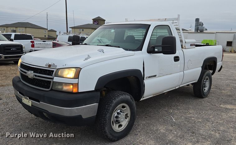 2007 Chevrolet Silverado Classic 2500 pickup truck - ET1210