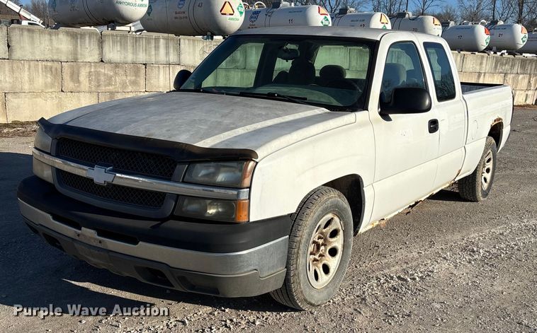 2005 Chevrolet Silverado 1500 Ext. Cab pickup truck - ET4413