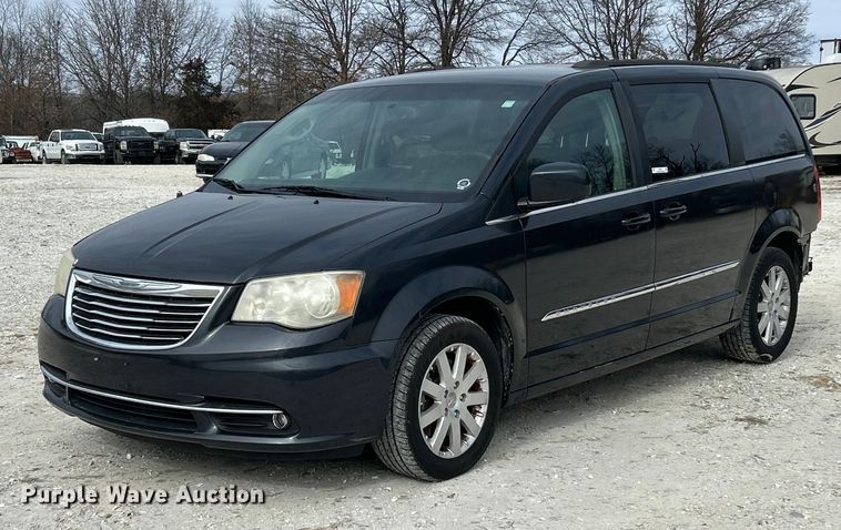 2014 Chrysler Town And Country van - ET6911