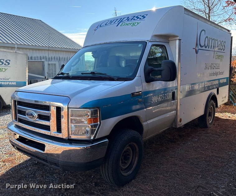 2013 Ford E350 box truck - ET8635