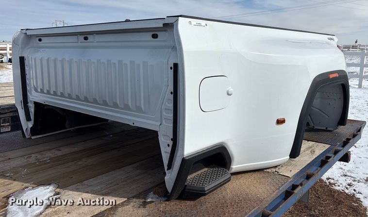 GMC Sierra pickup truck bed - EU4824