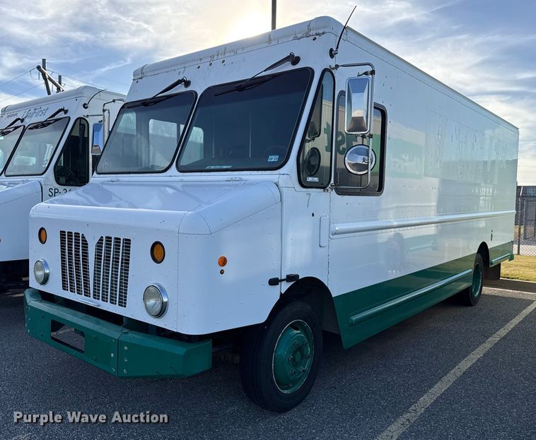 2014 Freightliner MT45 delivery truck - EU5372