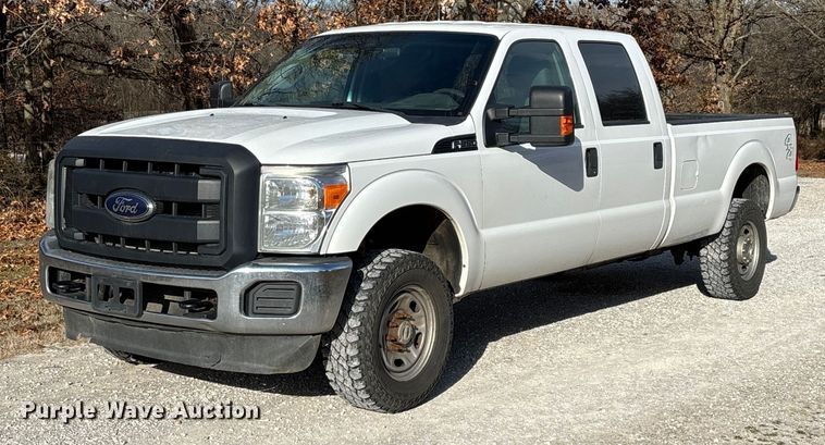 2012 Ford F350 Super Duty Crew Cab pickup truck - FG0022