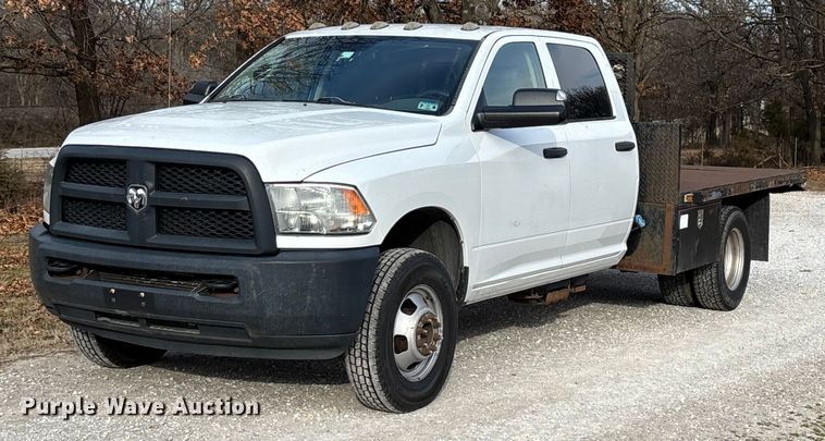 2013 RAM 3500 Crew Cab flatbed pickup truck - FG0023