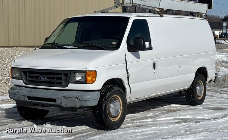2004 Ford E250 van - FG0060