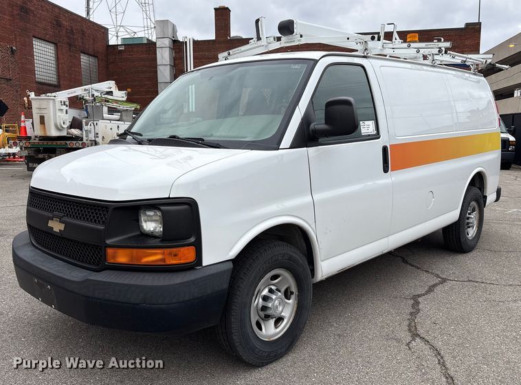 2017 Chevrolet Express 2500 van - FK1098