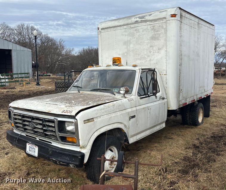 1982 Ford F350 box truck - OE9306