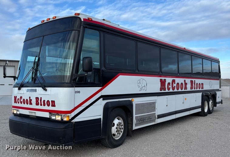 1989 Motor Coach Industries 102C3 Intercity coach bus - OE9368