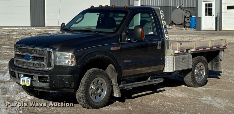 2005 Ford F250 XLT Super Duty flatbed pickup truck - OE9501