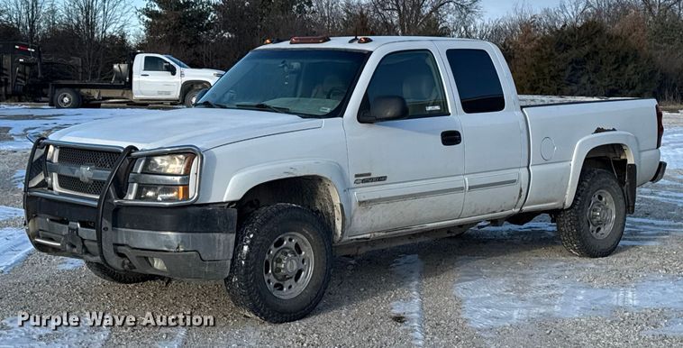 2003 Chevrolet Silverado 2500HD Ext. Cab pickup truck - OE9512