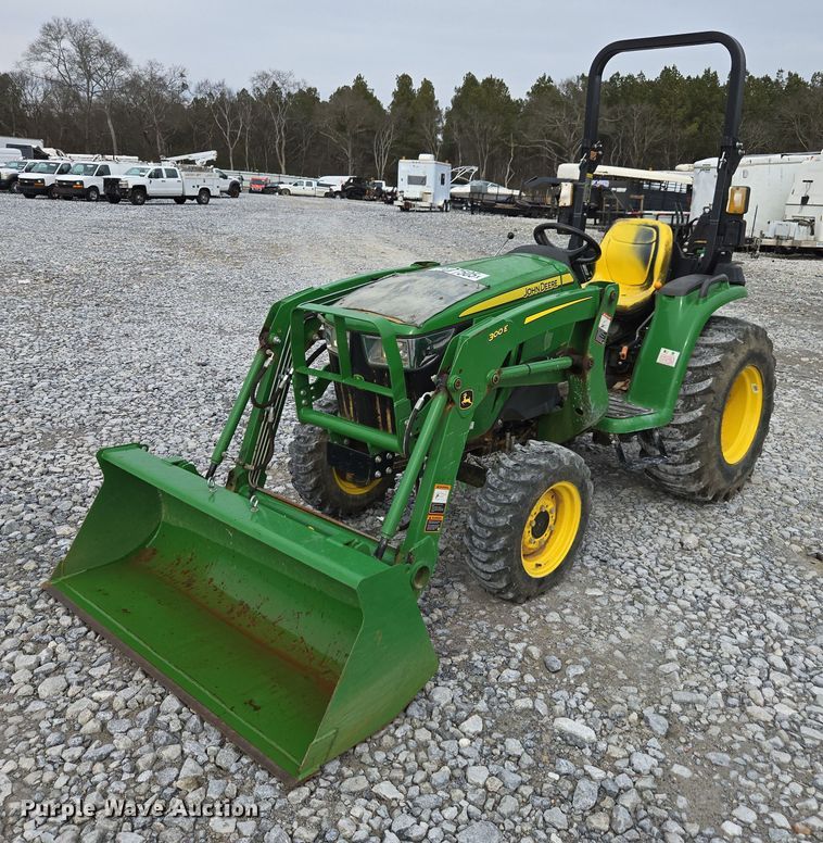 2009 John Deere 3032E MFWD tractor - YA2163