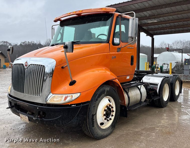 2006 International 8600 semi truck - DR2841