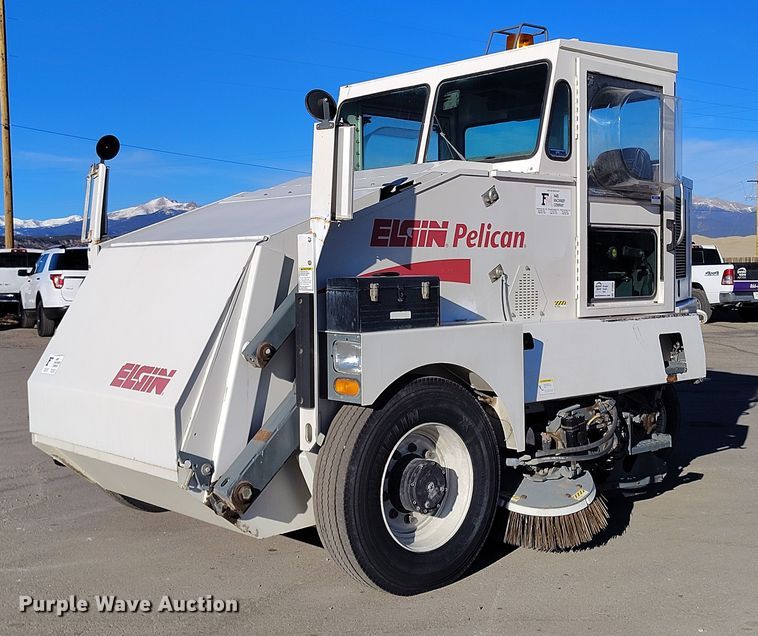 2006 Elgin Pelican Series P street sweeper - DT0856