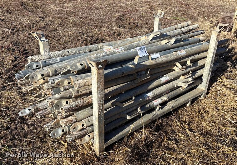 Approximately 40 Peri push pull props - DU6959