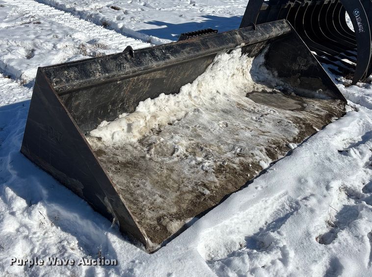 Caterpillar 84" skid steer bucket - DU6979