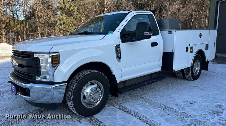 2019 Ford F350 Super Duty utility bed pickup truck - DW4416