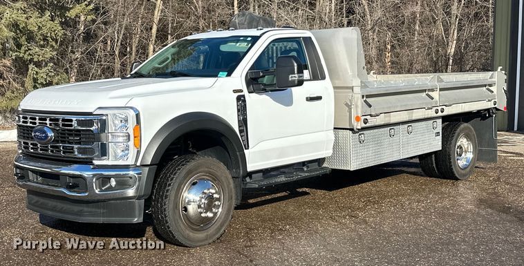 2023 Ford F600 flatbed truck - DW4424