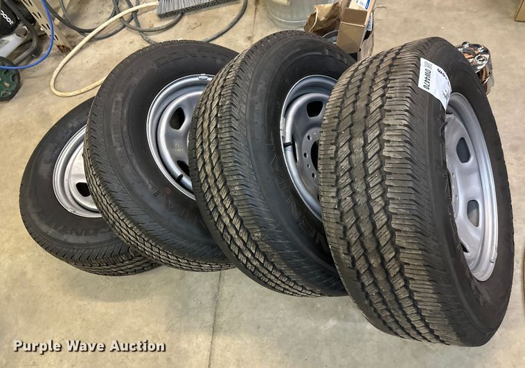 (4) 275/65R18 tires and wheels - DW4470