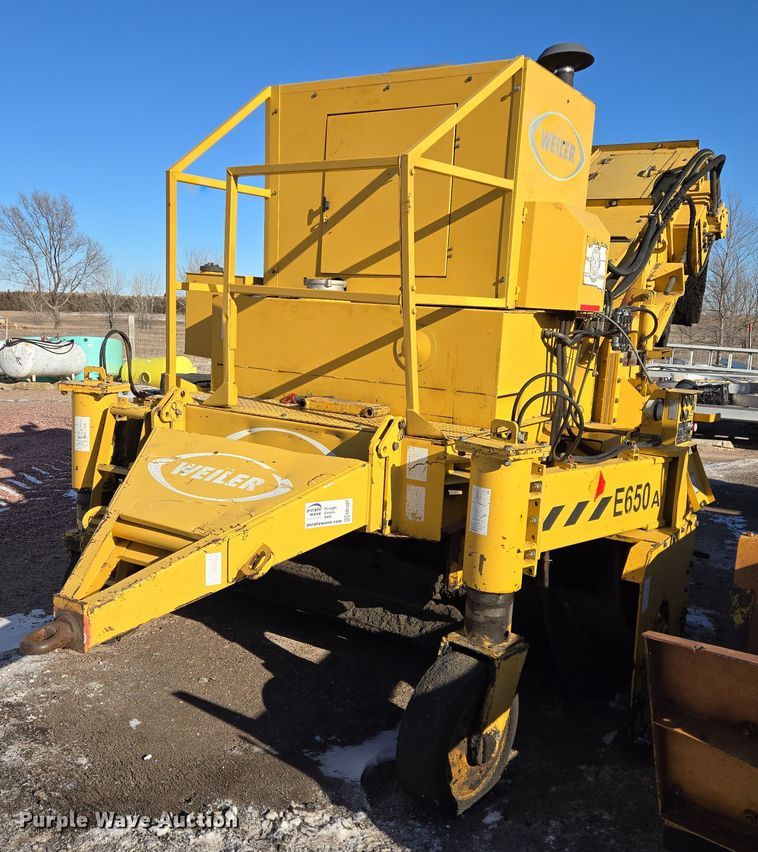 Weiler E650A windrower - EB1267