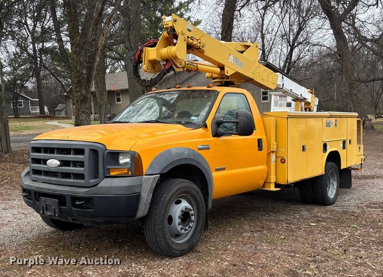 2005 Ford F550 Super Duty bucket truck - ED2469