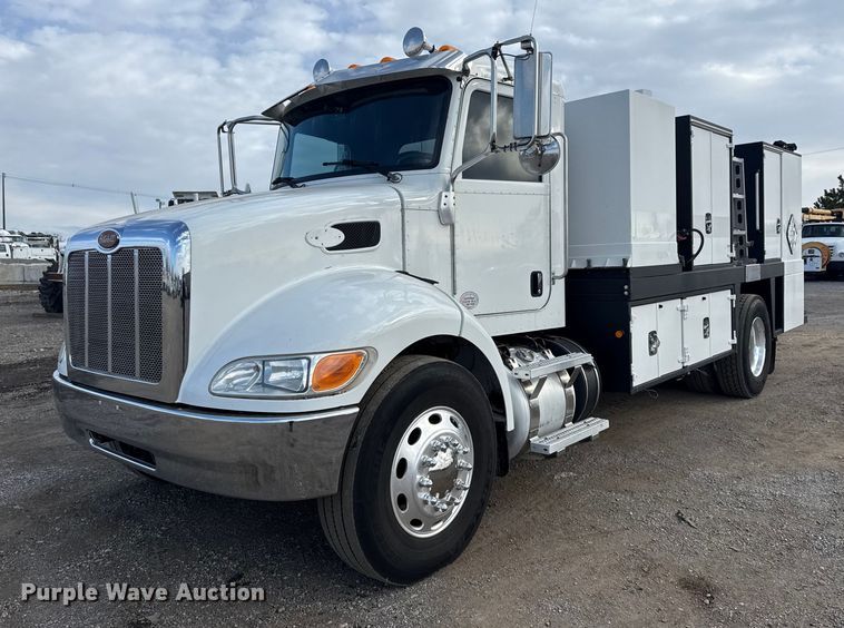 2018 Peterbilt 337 utility / service truck - EG1810