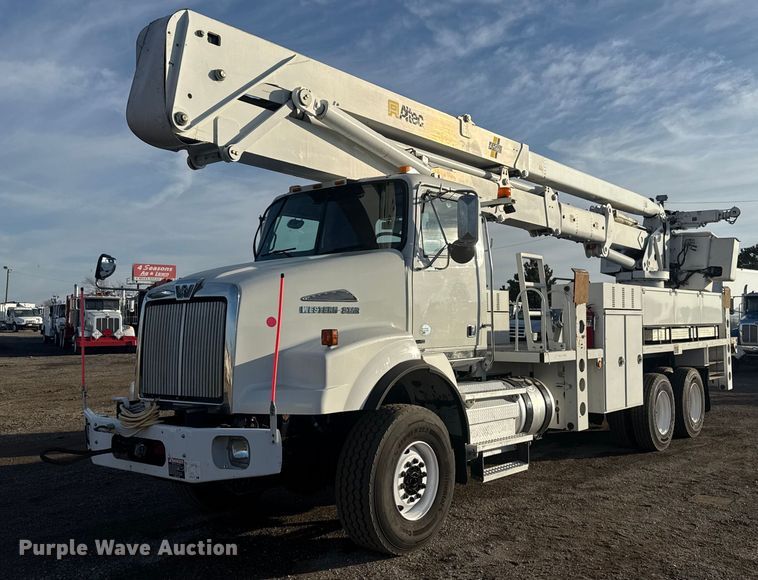2012 Western Star 4900 bucket truck - EG1913