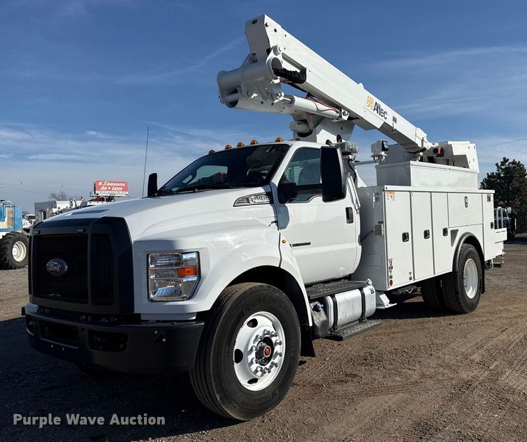 2018 Ford F750 Super Duty bucket truck - EG1937