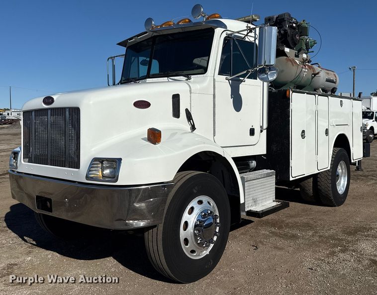 2001 Peterbilt 330 utility / service truck - EG1960