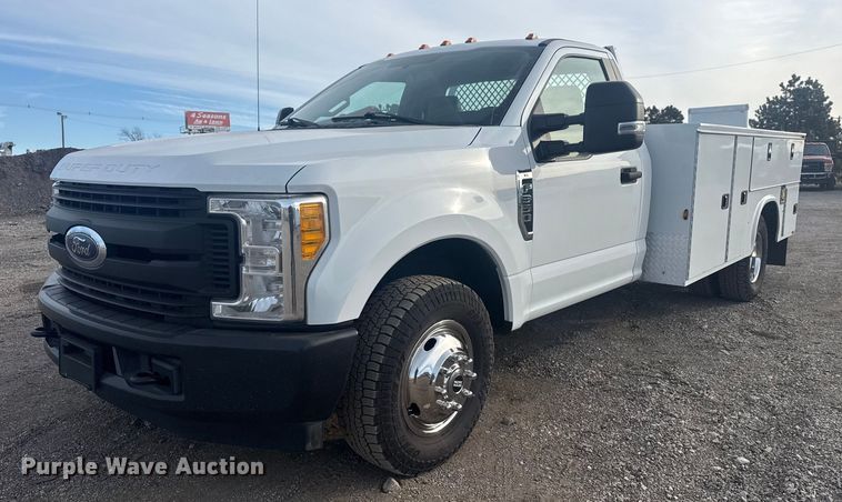 2017 Ford F350 Super Duty XL utility bed pickup truck - EG1997