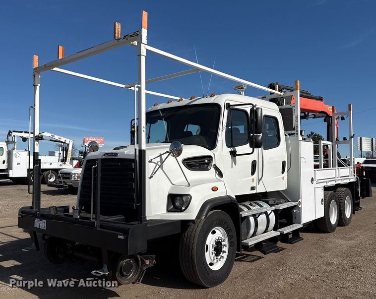 2013 Freightliner 108SD Crew Cab crane truck - EG2001
