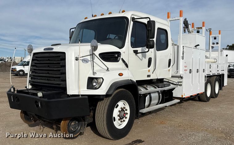 2016 Freightliner 108SD Crew Cab crane truck - EG2008