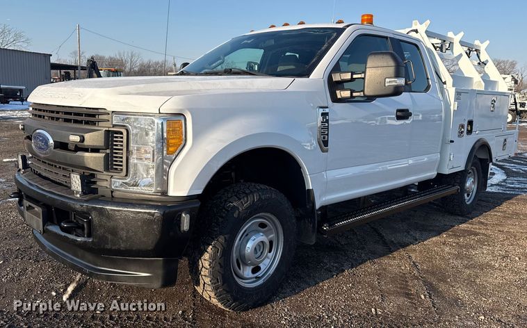 2017 Ford F250 Super Duty XL Ext. Cab utility bed pickup truck - EG2018