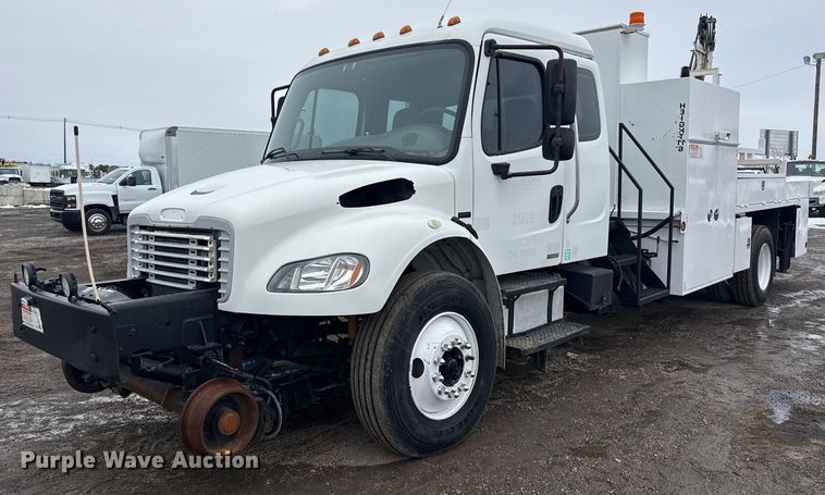 2007 Freightliner Business Class M2 crane truck - EG2035