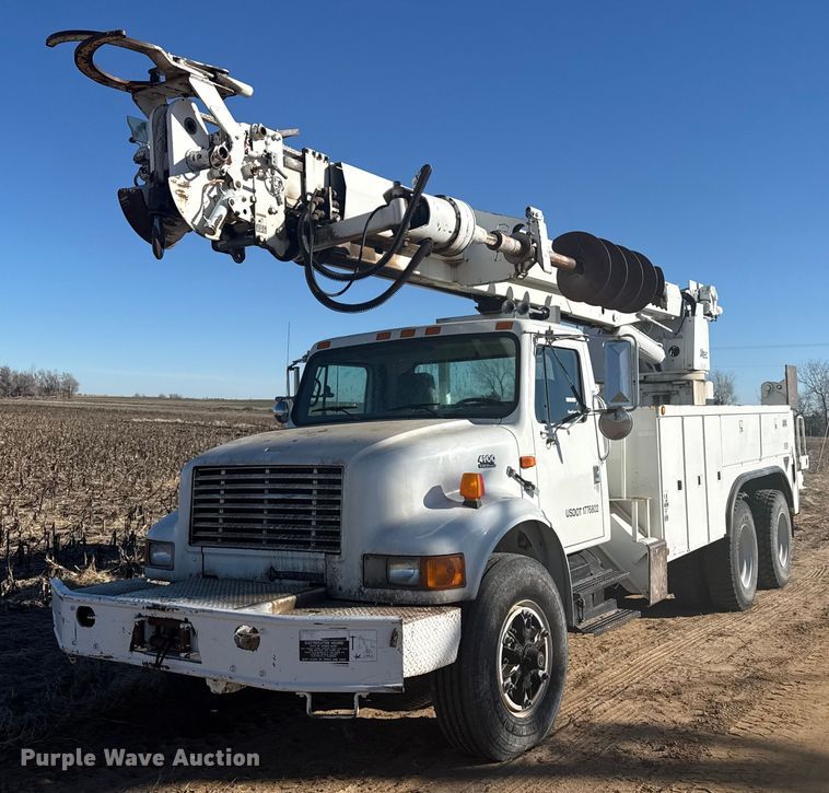 1998 International 4900 digger derrick truck - EP2837