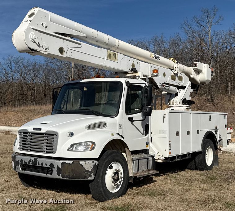2019 Freightliner M2106 bucket truck - ES5724