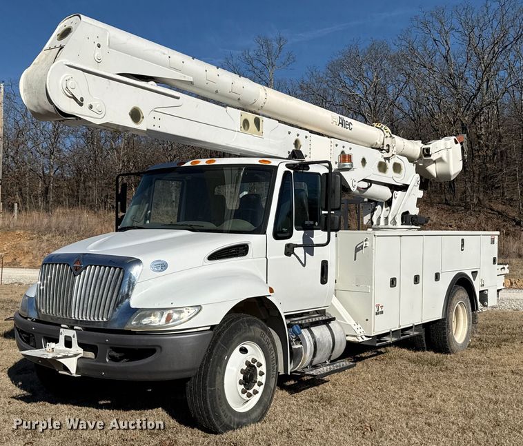 2019 International 4300  bucket truck - ES5725