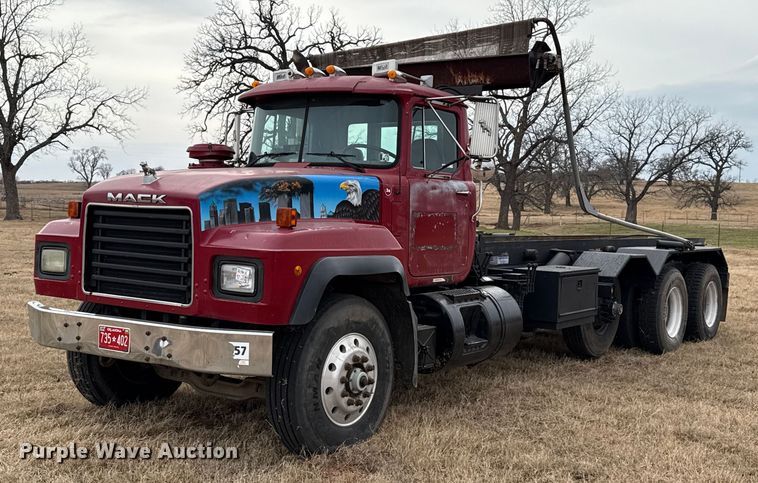 2002 Mack RD688S roll-off container truck - ES5741