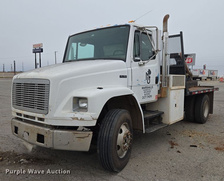 2002 Freightliner FL70 flatbed truck - ET1176