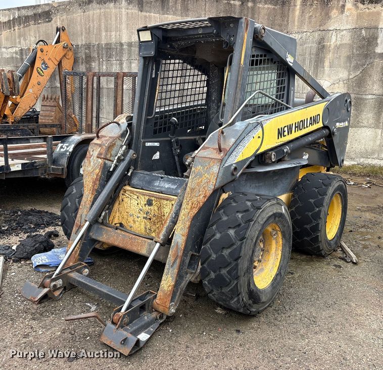 2006 New Holland L190 skid steer loader - ET7359