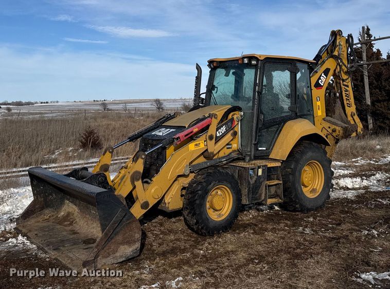 2017 Caterpillar 420F2 IT backhoe - FB0657
