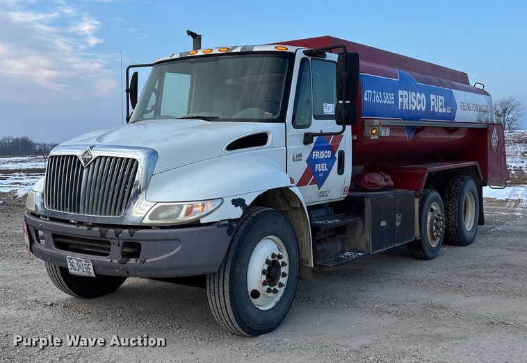 2006 International 4300 fuel truck - FG0062