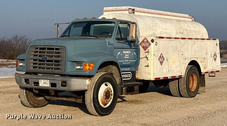 1995 Ford F700 fuel truck - FG0063