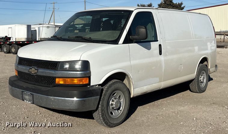 2012 Chevrolet Express 3500 van - FG2601