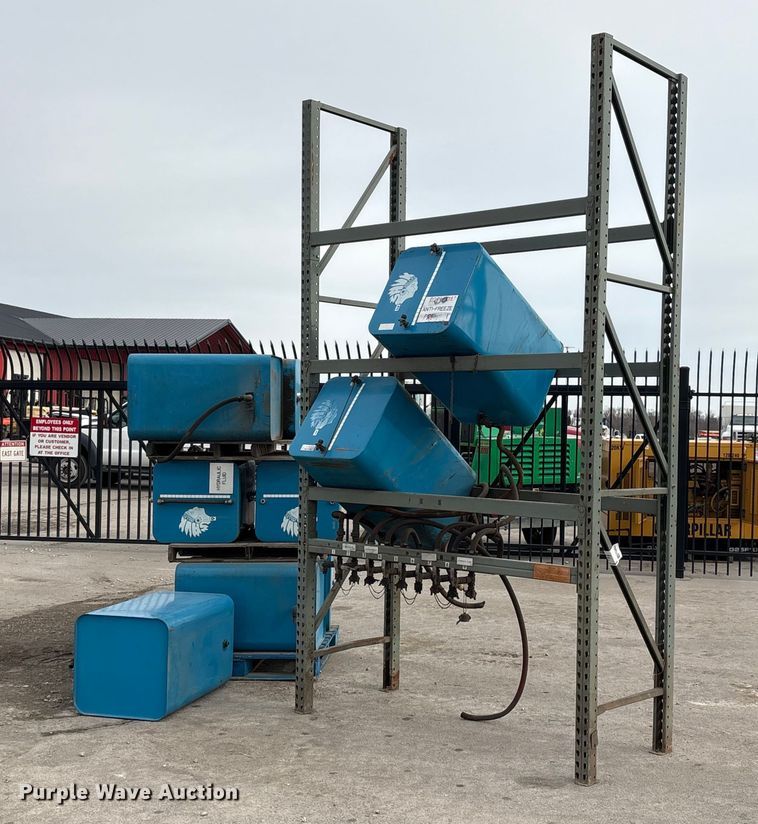 Hydraulic fluid tanks with pallet racking - FG2652