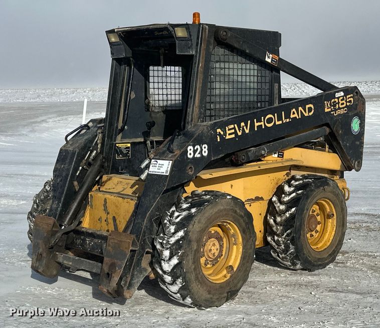 1995 New Holland LX885 skid steer loader - FK1516